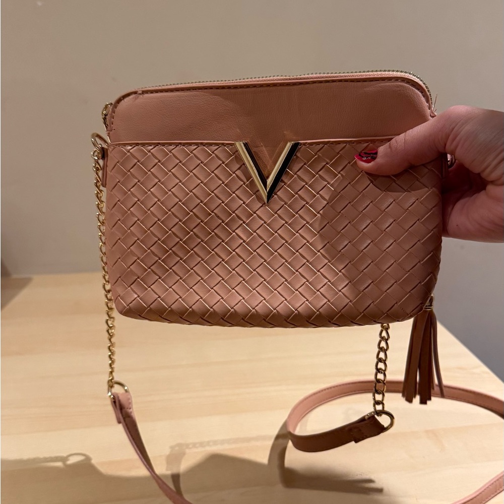 Chic Woven Crossbody Bag with Gold Detail